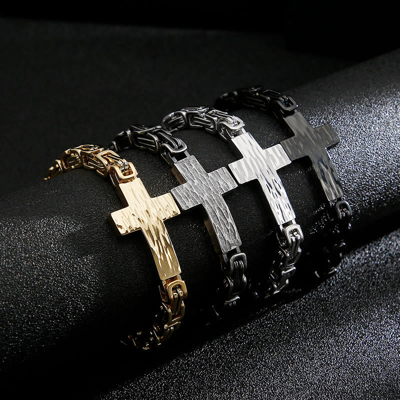 Christianartworkshop Armband mit gehämmertem, flachem Kreuz: Personalisiertes Symbol unerschütterlichen Glaubens an den Himmel - image 0