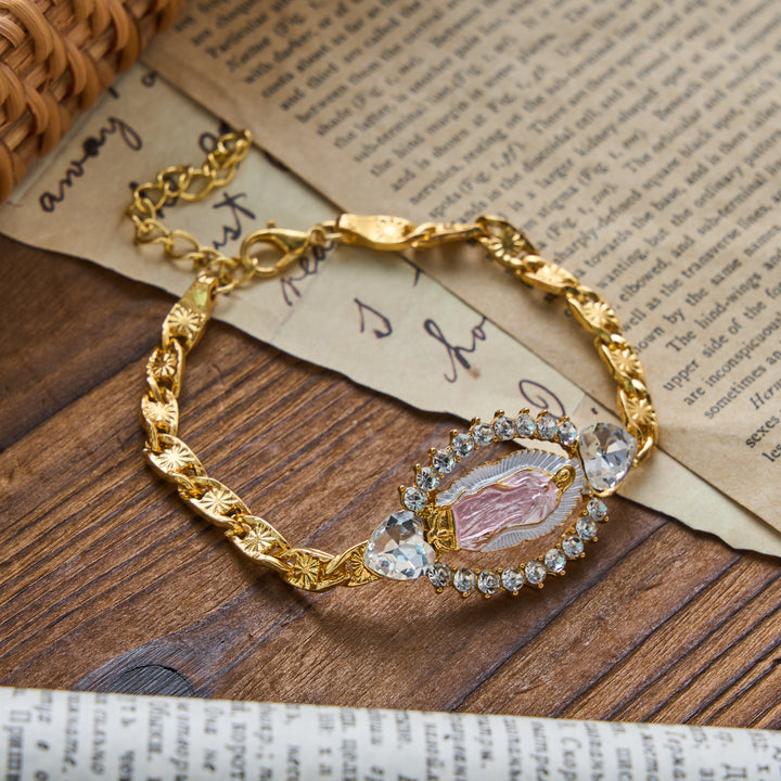 Christianartworkshop Herzförmiges Armband mit Kristallrahmen und ovalem Anhänger „Unsere Liebe Frau von Guadalupe“: Personalisiertes Symbol unerschütterlichen himmlischen Glaubens - Rosa - image 3
