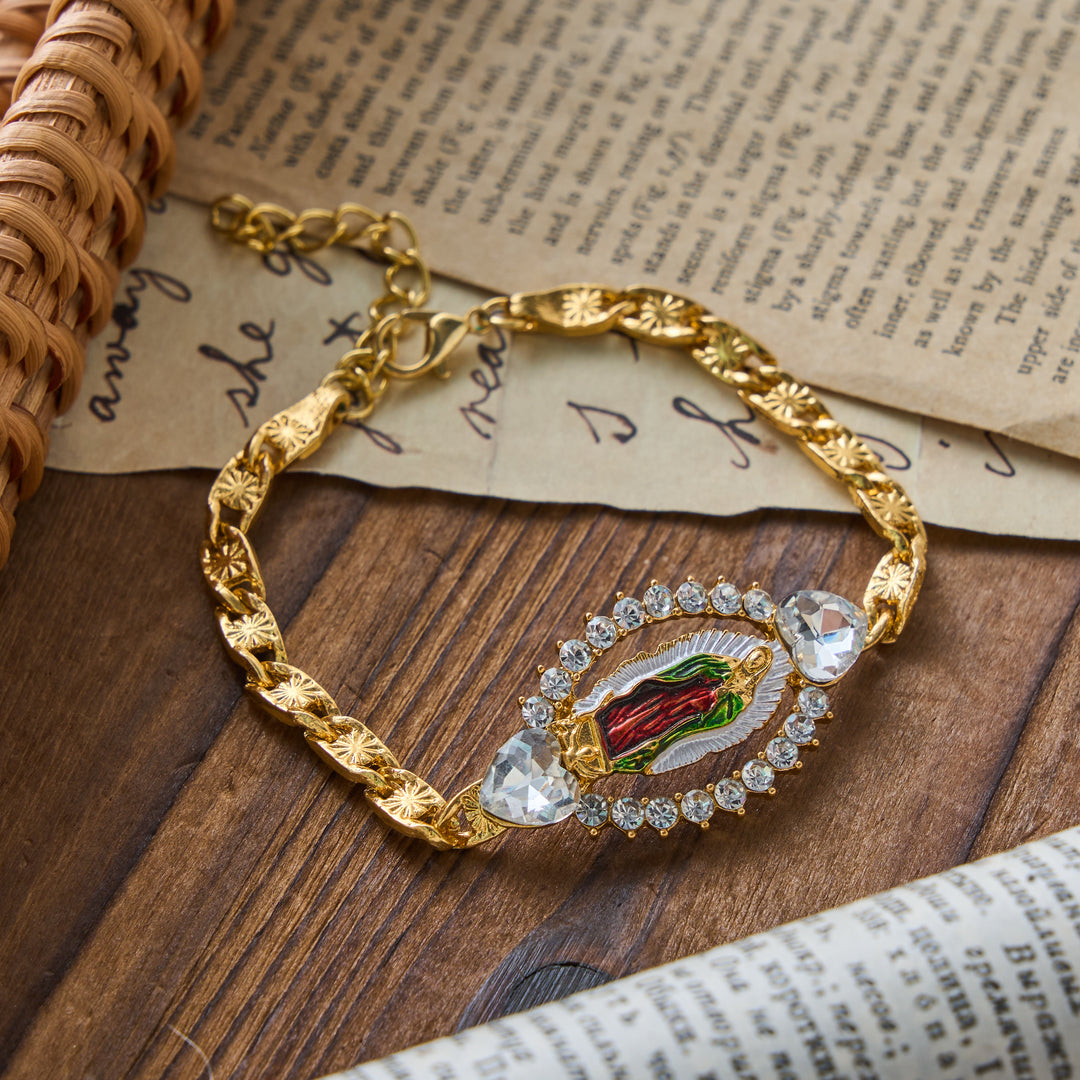 Christianartworkshop Herzförmiges Armband mit Kristallrahmen und ovalem Anhänger „Unsere Liebe Frau von Guadalupe“: Personalisiertes Symbol unerschütterlichen himmlischen Glaubens - Rot - image 4
