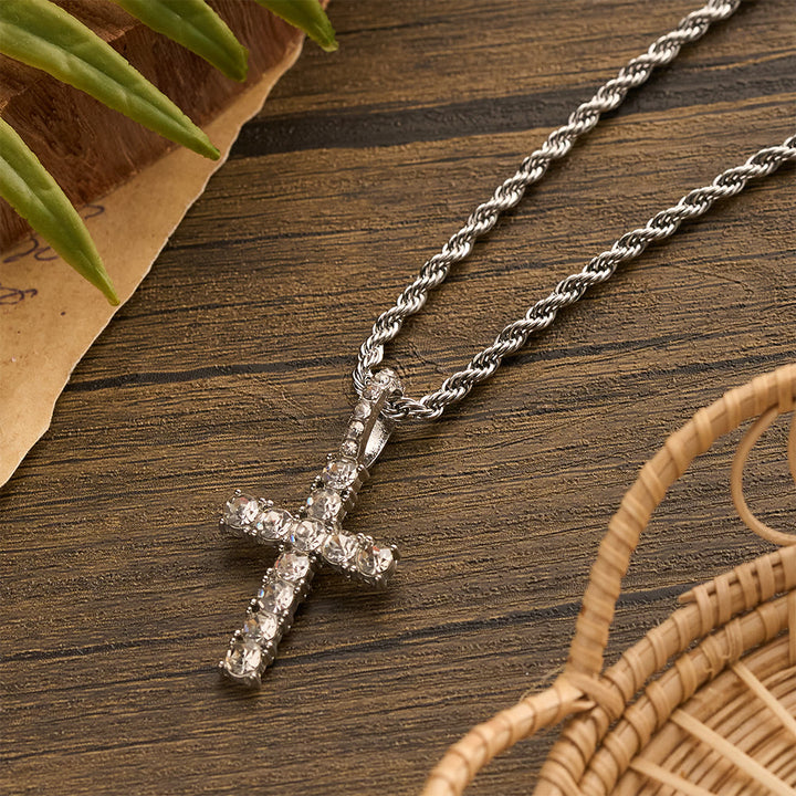 Christianartworkshop Halskette mit glatt gedrehter Kette und vollständig mit Steinen besetztem Kreuz: Zeitloses Symbol sanfter himmlischer Fürsorge - image 6