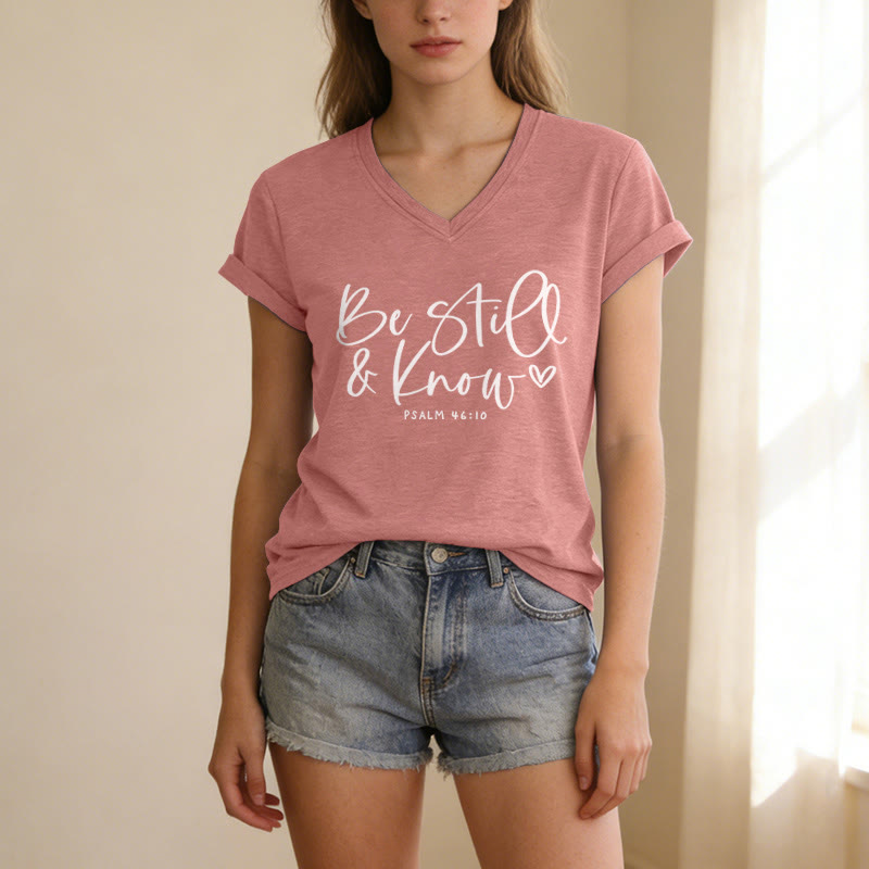 Christianartworkshop Sei still und erkenne fließendes Herz – Psalm 46,10 – Lässiges V-Ausschnitt-T-Shirt - image 17