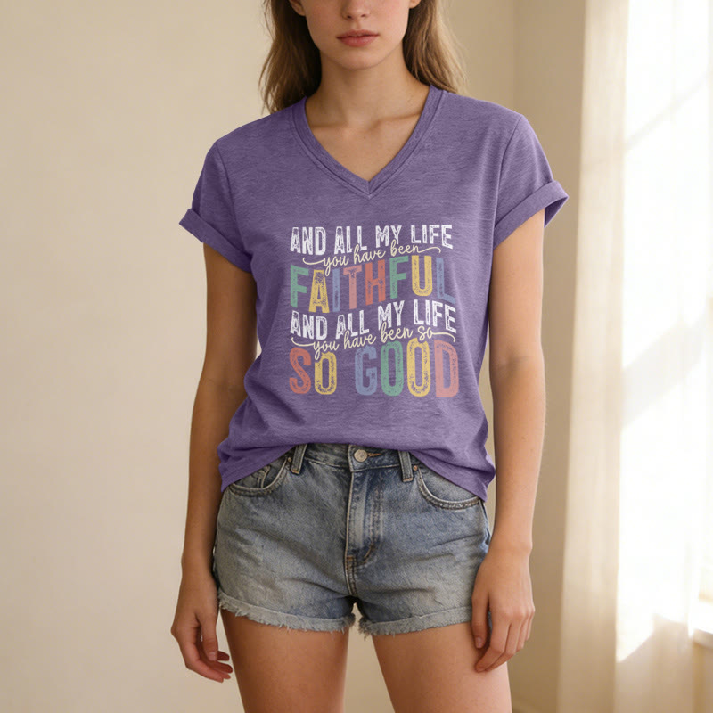 Christianartworkshop Und mein ganzes Leben lang warst du so treu – mehrfarbiges, lässiges V-Ausschnitt-T-Shirt mit zwei Schriftarten - image 13