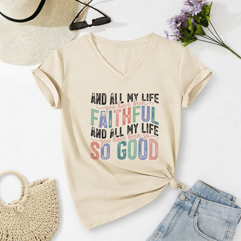 Christianartworkshop Und mein ganzes Leben lang warst du so treu – mehrfarbiges, lässiges V-Ausschnitt-T-Shirt mit zwei Schriftarten - Beige - 2XL - image 0
