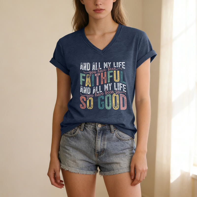 Christianartworkshop Und mein ganzes Leben lang warst du so treu – mehrfarbiges, lässiges V-Ausschnitt-T-Shirt mit zwei Schriftarten - image 15