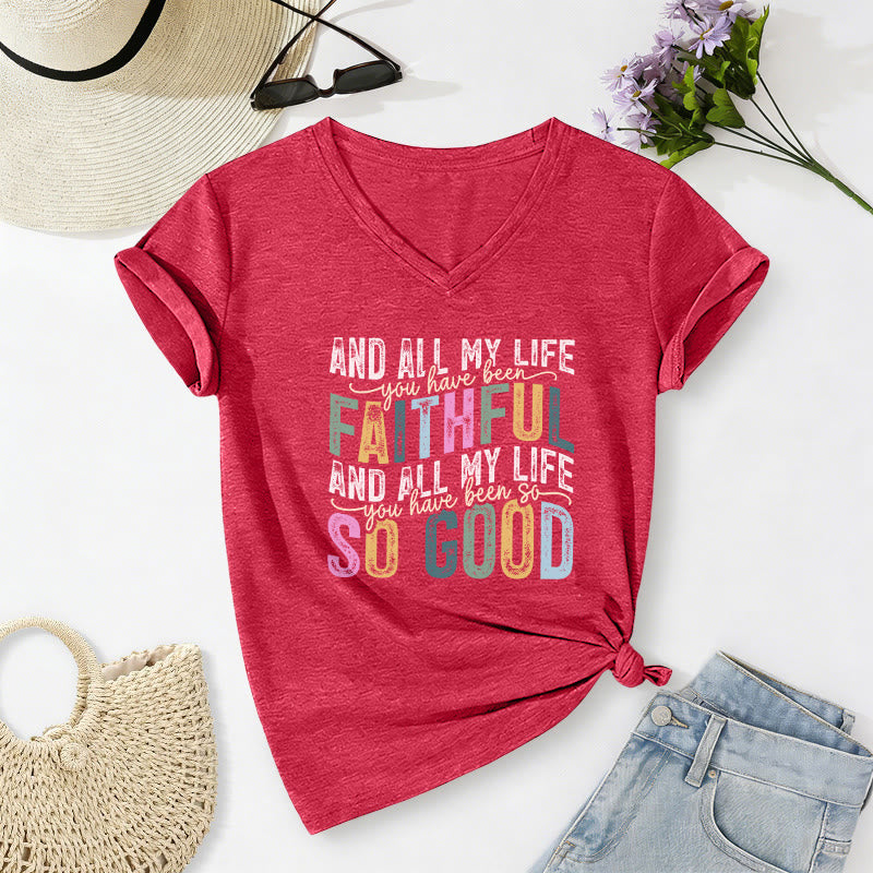 Christianartworkshop Und mein ganzes Leben lang warst du so treu – mehrfarbiges, lässiges V-Ausschnitt-T-Shirt mit zwei Schriftarten - Rot - 2XL - image 10