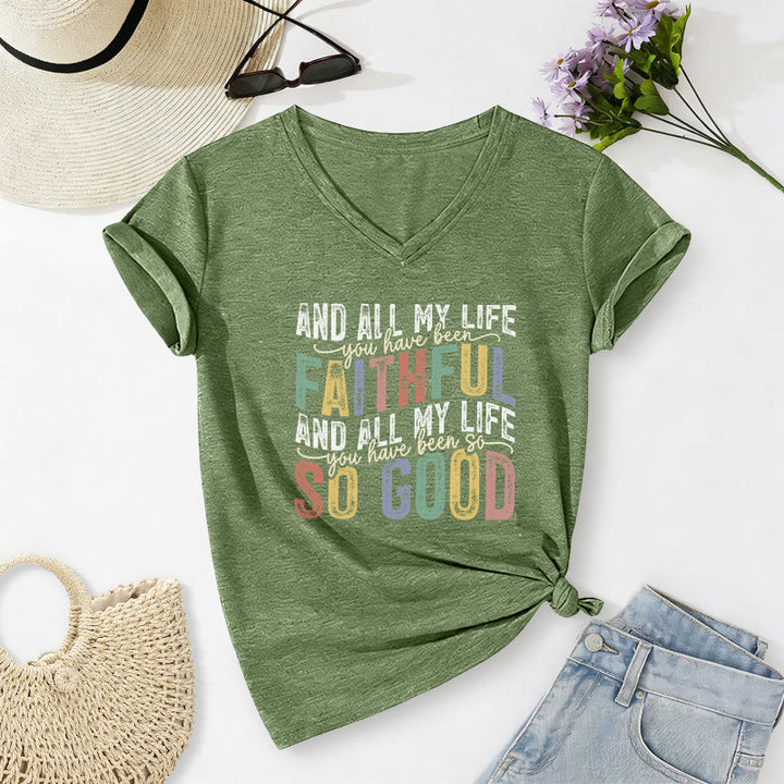 Christianartworkshop Und mein ganzes Leben lang warst du so treu – mehrfarbiges, lässiges V-Ausschnitt-T-Shirt mit zwei Schriftarten - Olivgrün - 2XL - image 18