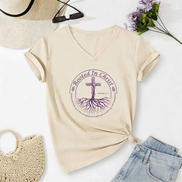 Christianartworkshop Verwurzelt in Christus – Baumwurzelkreuz, runder Rahmen, Bibelvers, lässiges V-Ausschnitt-T-Shirt - Beige - 2XL - image 6
