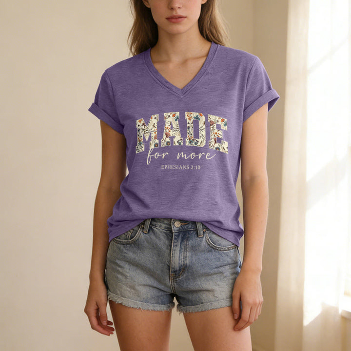 Christianartworkshop Lässiges T-Shirt mit V-Ausschnitt und floralem Muster in College-Schriftart und Kursivschrift, verziert mit dem Bibelvers Epheser 2,10. - image 15