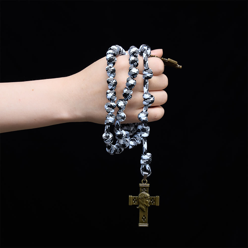 Christianartworkshop Schwarzer und weißer Rosenkranz aus gedrehtem Paracord mit St.-Benedikt-Plakette und Jesuskreuz - image 1