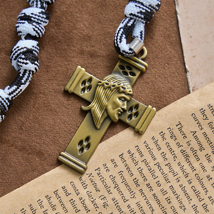 Christianartworkshop Schwarzer und weißer Rosenkranz aus gedrehtem Paracord mit St.-Benedikt-Plakette und Jesuskreuz - image 5