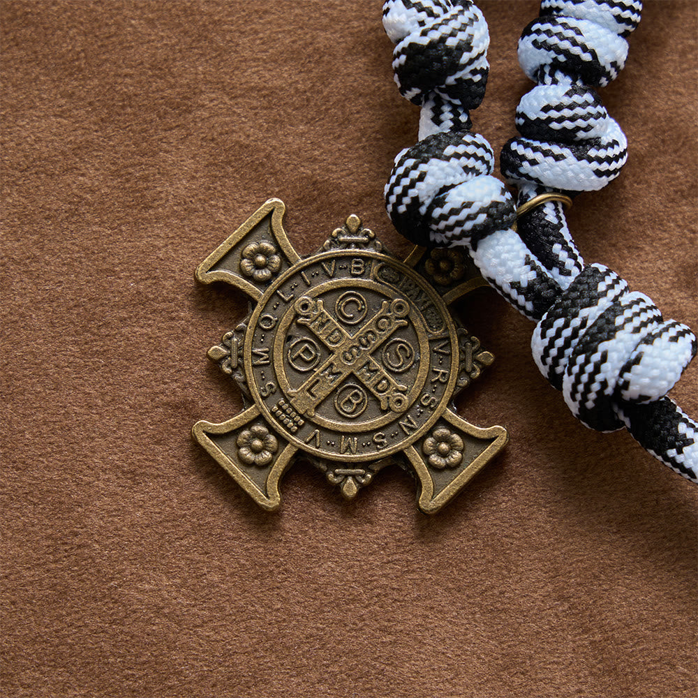 Christianartworkshop Schwarzer und weißer Rosenkranz aus gedrehtem Paracord mit St.-Benedikt-Plakette und Jesuskreuz - image 7