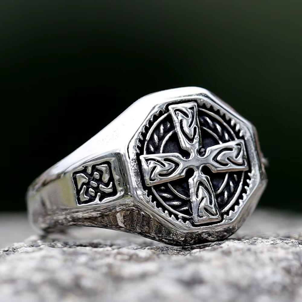 Christianartworkshop Keltischer Knotenkreuz-Siegelring, achteckig: Zeitloses Symbol unerschütterlichen heiligen Glaubens - Silber - US 13 - image 1