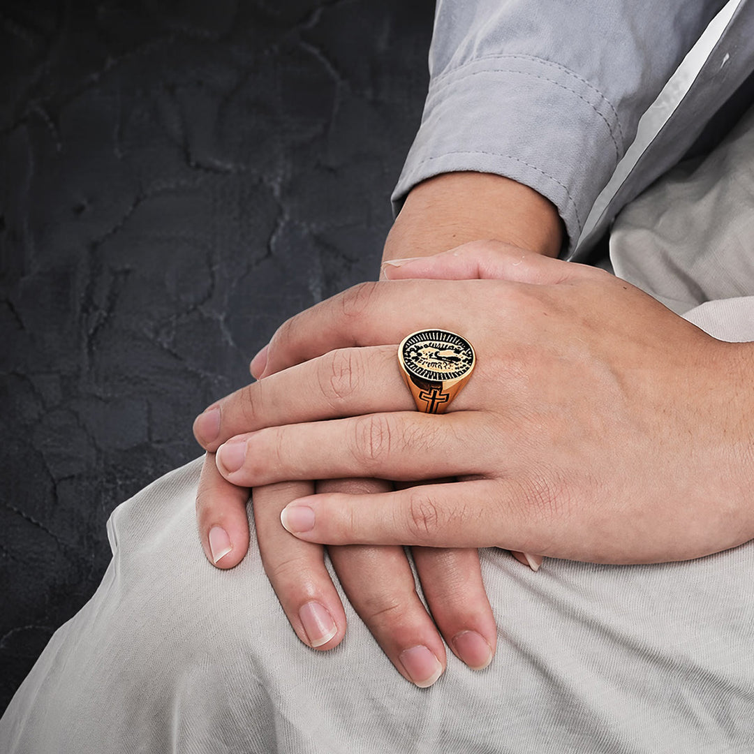 Christianartworkshop Statement-Ring mit dem Kreuz Unserer Lieben Frau von Guadalupe in tiefem Relief: Zeitloses Symbol unerschütterlichen, heiligen Glaubens - image 3
