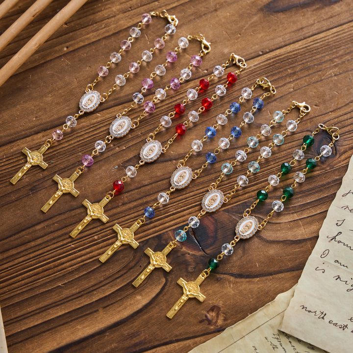 Christianartworkshop Ovales Marienporträt, mehrfarbiges Perlenkreuz als Autoanhänger: Eine Erinnerung an den gnädigen Schutz Gottes auf jeder Reise - image 0