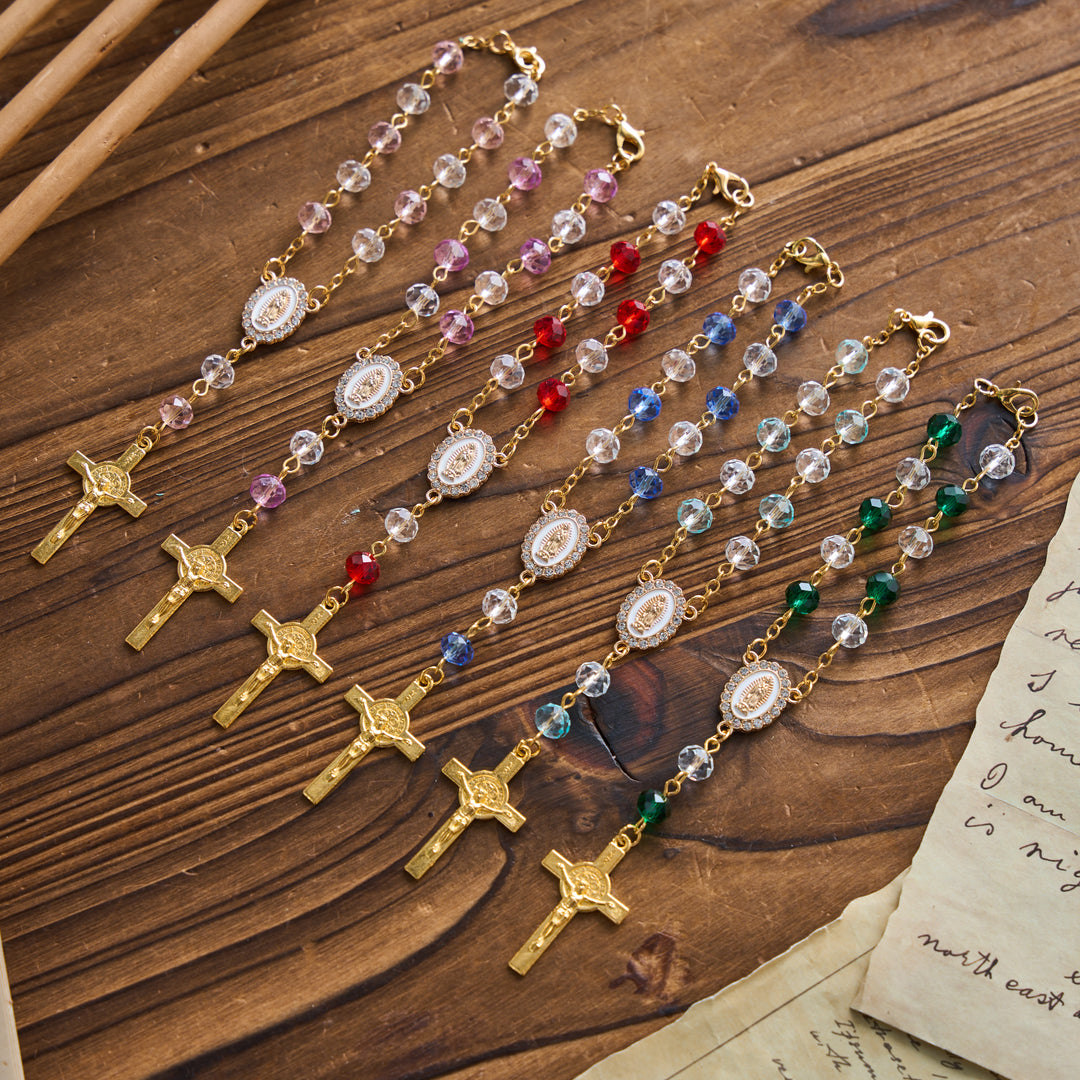 Christianartworkshop Ovales Marienporträt, mehrfarbiges Perlenkreuz als Autoanhänger: Eine Erinnerung an den gnädigen Schutz Gottes auf jeder Reise - image 0