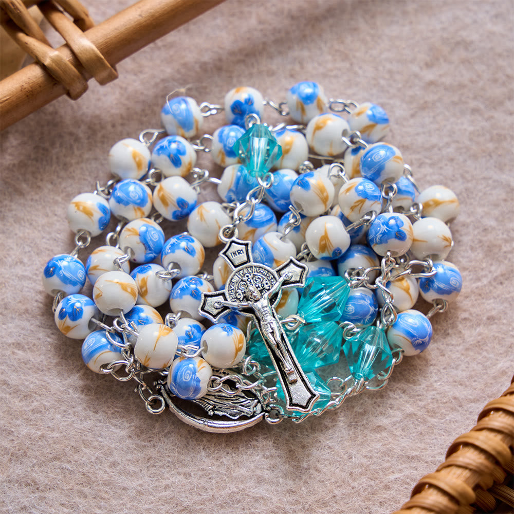 Christianartworkshop Rosenkranz mit Kreuz und Kreuz, hellblaue Keramikperlen mit Blumenmuster - Rosenkranz aus Keramik mit blauen Blumen - image 0