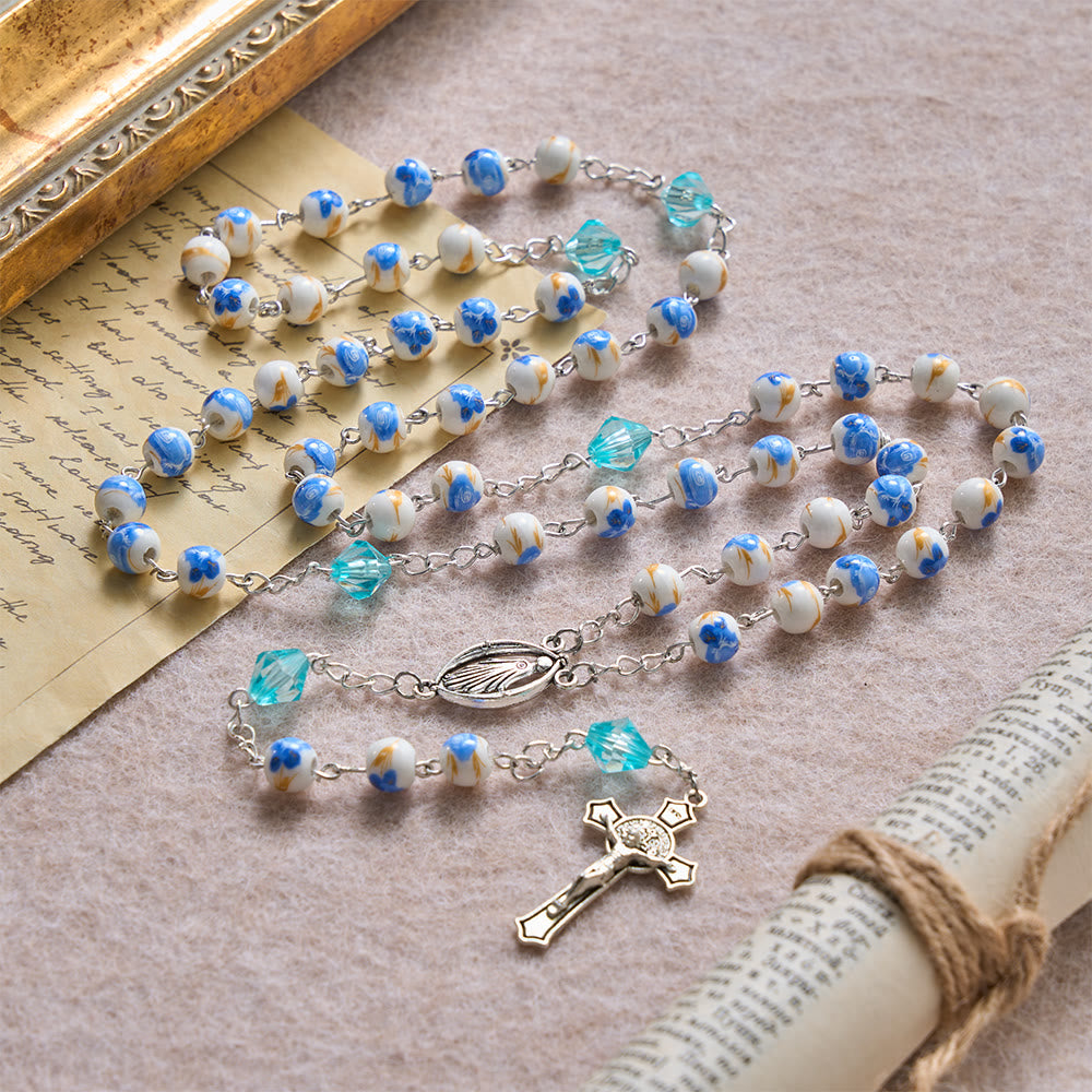 Christianartworkshop Rosenkranz mit Kreuz und Kreuz, hellblaue Keramikperlen mit Blumenmuster - image 2
