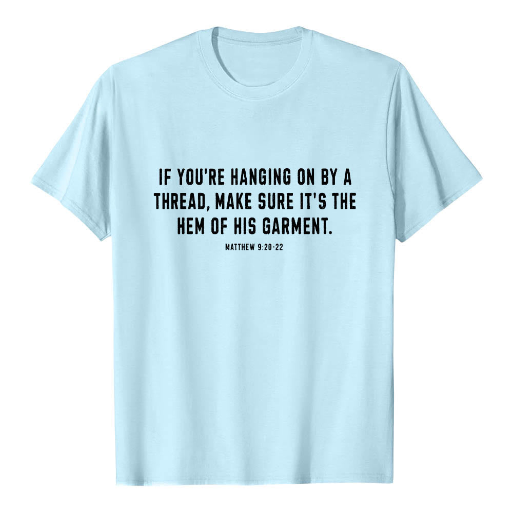 Christianartworkshop Wenn du am seidenen Faden hängst (Matthäus 9,22) Vorderseite: Hirte und Schafe ziehen zurück Premium Kurzarm-T-Shirt - image 10