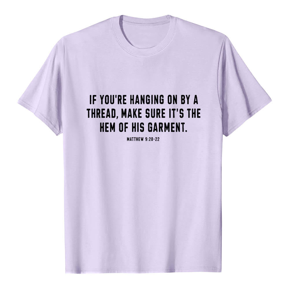 Christianartworkshop Wenn du am seidenen Faden hängst (Matthäus 9,22) Vorderseite: Hirte und Schafe ziehen zurück Premium Kurzarm-T-Shirt - image 13