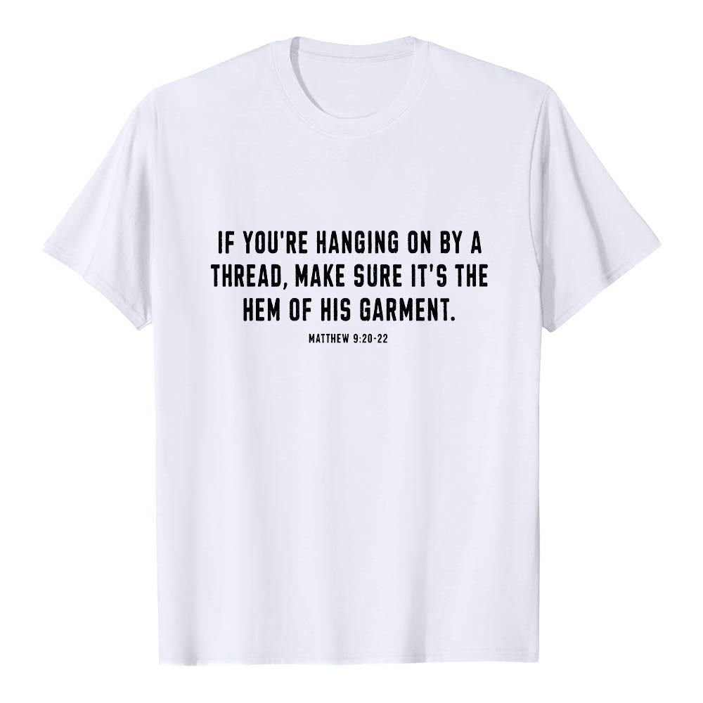 Christianartworkshop Wenn du am seidenen Faden hängst (Matthäus 9,22) Vorderseite: Hirte und Schafe ziehen zurück Premium Kurzarm-T-Shirt - image 4