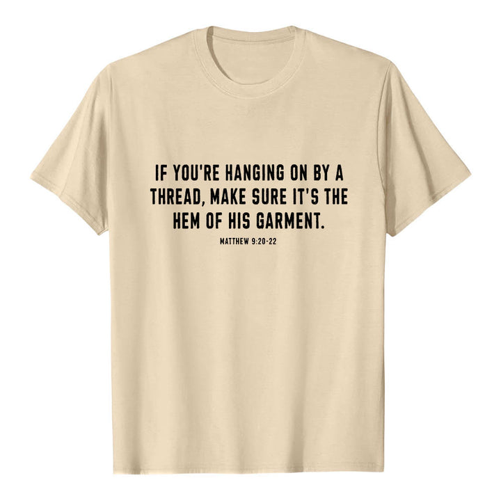 Christianartworkshop Wenn du am seidenen Faden hängst (Matthäus 9,22) Vorderseite: Hirte und Schafe ziehen zurück Premium Kurzarm-T-Shirt - image 19