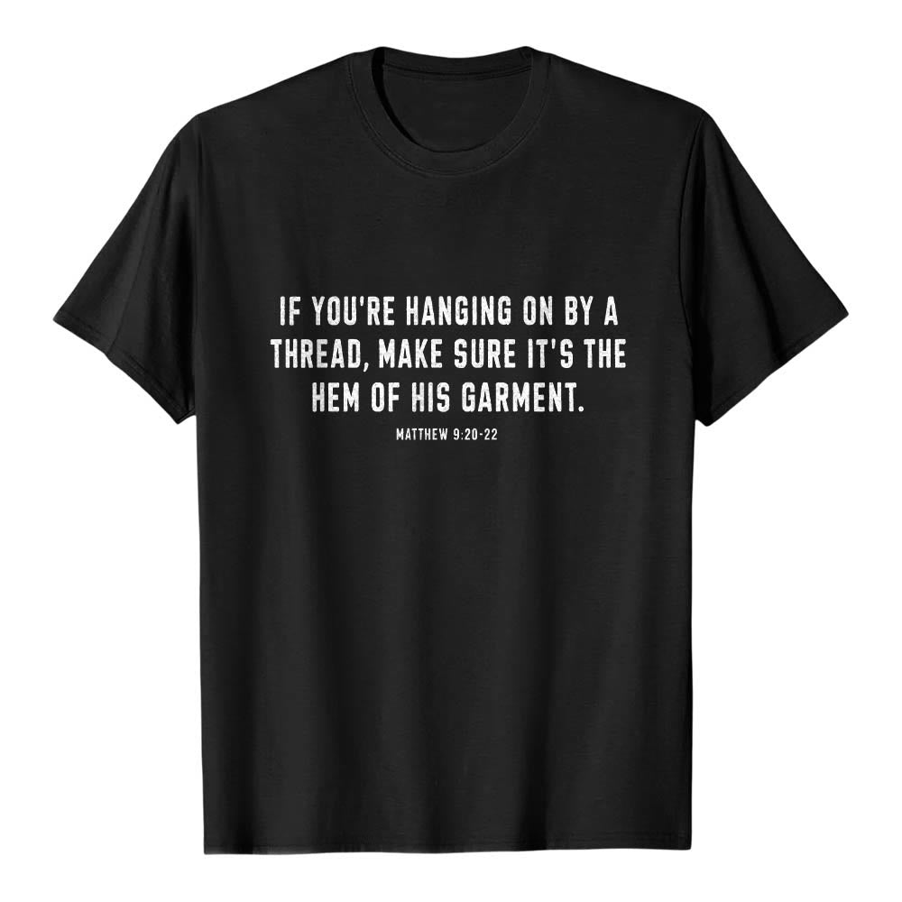 Christianartworkshop Wenn du am seidenen Faden hängst (Matthäus 9,22) Vorderseite: Hirte und Schafe ziehen zurück Premium Kurzarm-T-Shirt - image 16