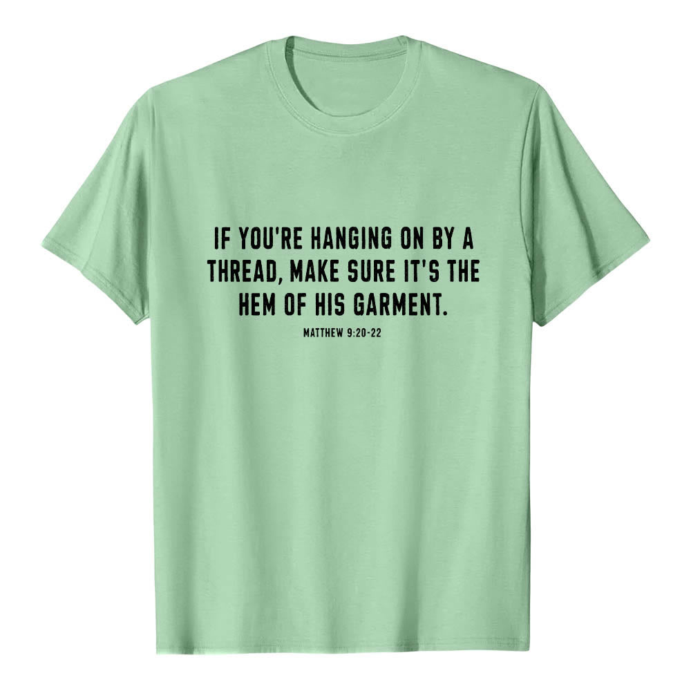 Christianartworkshop Wenn du am seidenen Faden hängst (Matthäus 9,22) Vorderseite: Hirte und Schafe ziehen zurück Premium Kurzarm-T-Shirt - image 22
