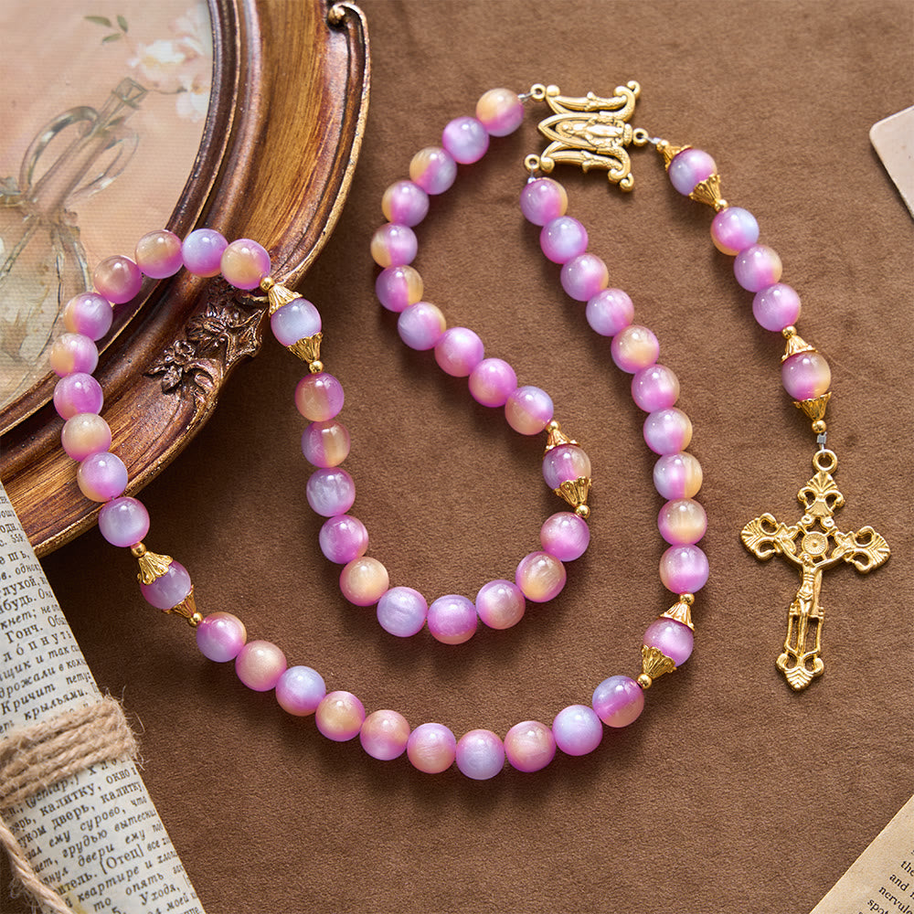 Christianartworkshop Kreuz mit schimmernden Katzenaugenperlen und Rosenkranz mit Bogen und Marienmotiv - Verträumter Rosenkranz mit violettem Farbverlauf - image 0