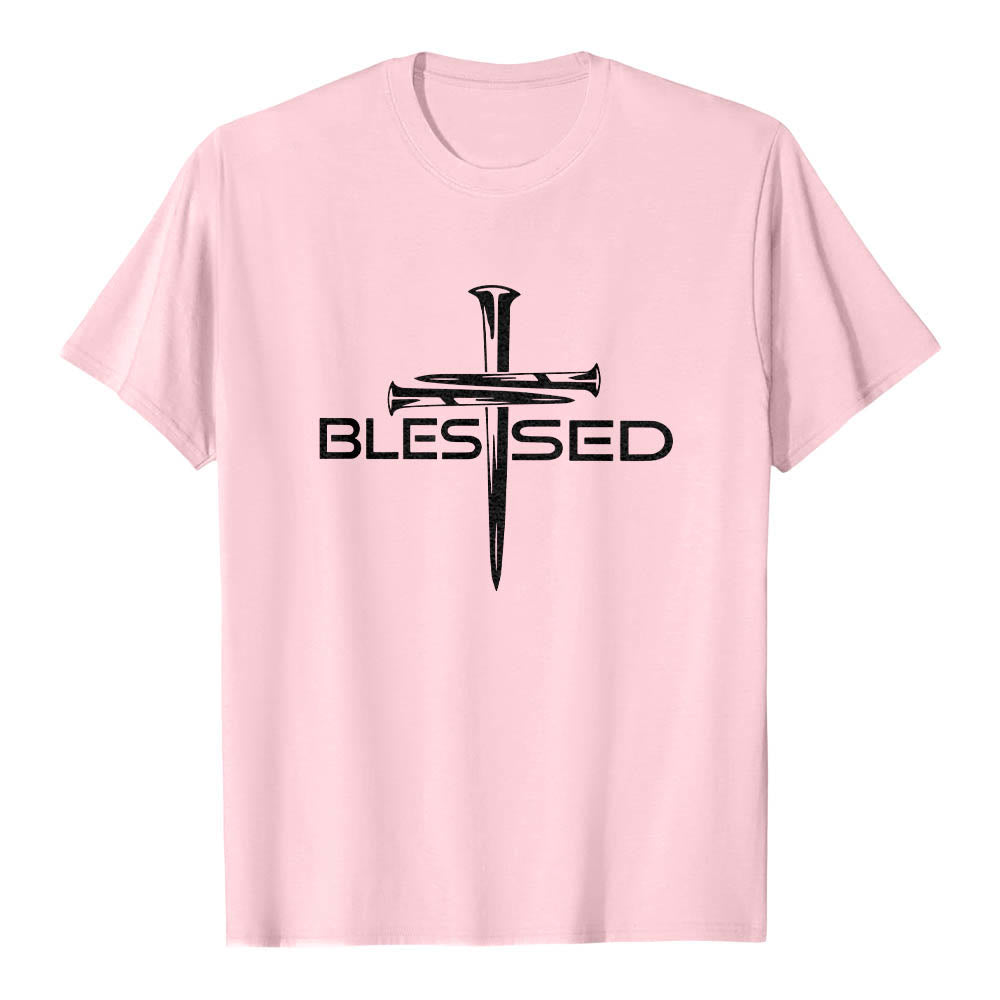Christianartworkshop Gesegnetes Drei-Nägel-Kreuz, geteilt, fetter Blockdruck auf der Vorderseite, Premium-Kurzarm-T-Shirt - Rosa - 2XL - image 24