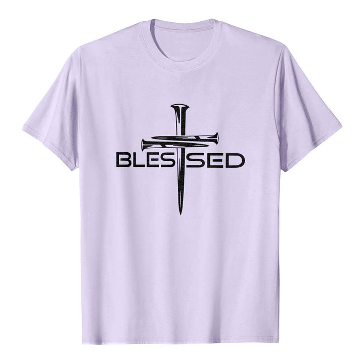 Christianartworkshop Gesegnetes Drei-Nägel-Kreuz, geteilt, fetter Blockdruck auf der Vorderseite, Premium-Kurzarm-T-Shirt - Lila - 2XL - image 9