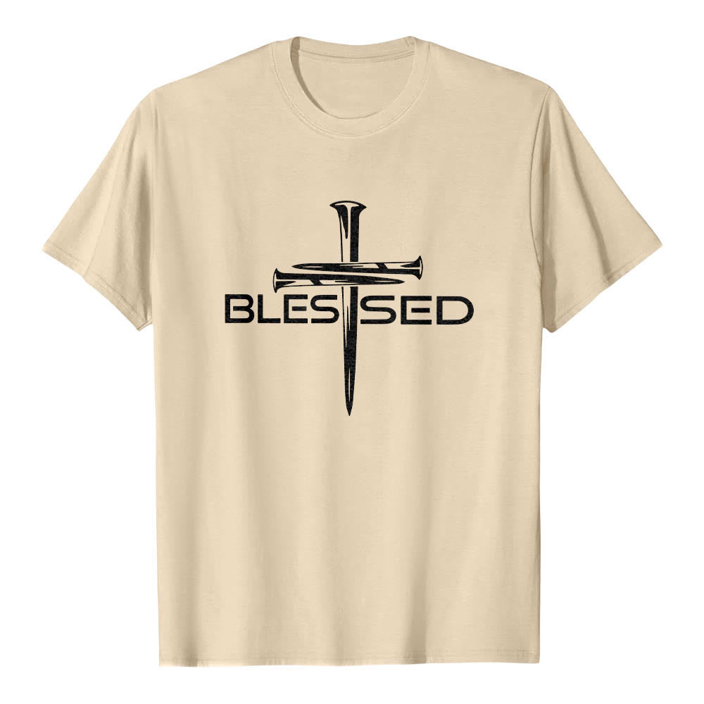 Christianartworkshop Gesegnetes Drei-Nägel-Kreuz, geteilt, fetter Blockdruck auf der Vorderseite, Premium-Kurzarm-T-Shirt - Beige - 2XL - image 18