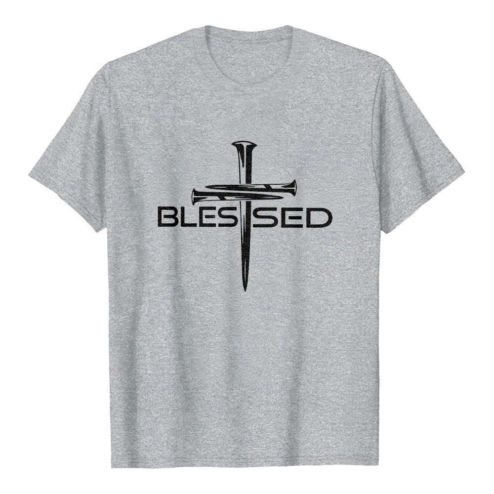 Christianartworkshop Gesegnetes Drei-Nägel-Kreuz, geteilt, fetter Blockdruck auf der Vorderseite, Premium-Kurzarm-T-Shirt - Grau - 2XL - image 15