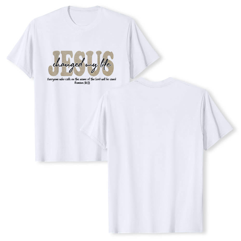 Christianartworkshop JESUS-Schriftzug in Schreibschrift hat mein Leben verändert (Römer 10,13) – Dreilagiges Premium-T-Shirt mit kurzen Ärmeln - image 1