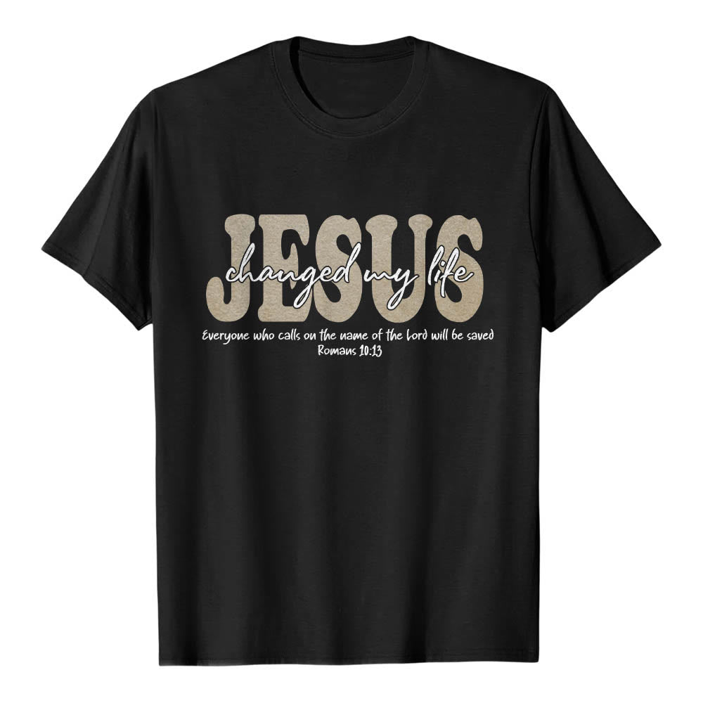 Christianartworkshop JESUS-Schriftzug in Schreibschrift hat mein Leben verändert (Römer 10,13) – Dreilagiges Premium-T-Shirt mit kurzen Ärmeln - Schwarz - 2XL - image 3