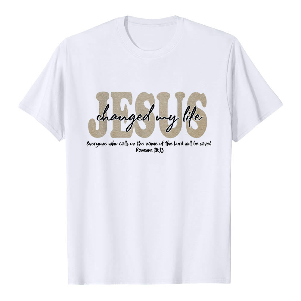 Christianartworkshop JESUS-Schriftzug in Schreibschrift hat mein Leben verändert (Römer 10,13) – Dreilagiges Premium-T-Shirt mit kurzen Ärmeln - Weiß - 2XL - image 0