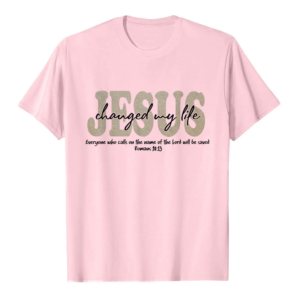 Christianartworkshop JESUS-Schriftzug in Schreibschrift hat mein Leben verändert (Römer 10,13) – Dreilagiges Premium-T-Shirt mit kurzen Ärmeln - Rosa - 2XL - image 24