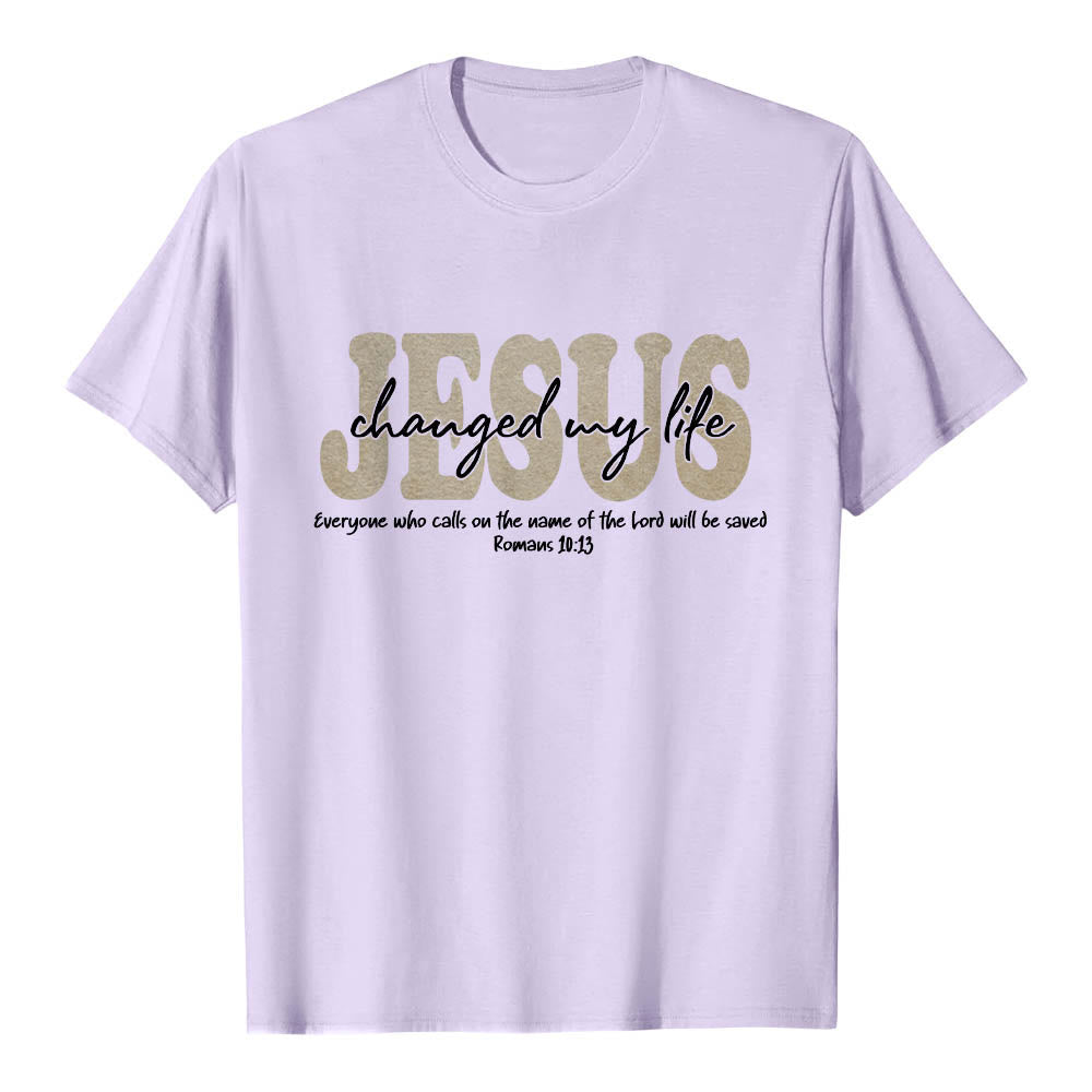 Christianartworkshop JESUS-Schriftzug in Schreibschrift hat mein Leben verändert (Römer 10,13) – Dreilagiges Premium-T-Shirt mit kurzen Ärmeln - Lila - 2XL - image 12