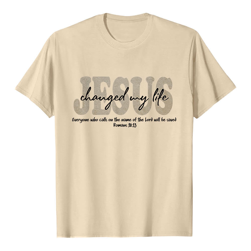 Christianartworkshop JESUS-Schriftzug in Schreibschrift hat mein Leben verändert (Römer 10,13) – Dreilagiges Premium-T-Shirt mit kurzen Ärmeln - image 19