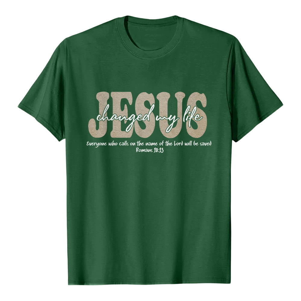 Christianartworkshop JESUS-Schriftzug in Schreibschrift hat mein Leben verändert (Römer 10,13) – Dreilagiges Premium-T-Shirt mit kurzen Ärmeln - Dunkelgrün - 2XL - image 6