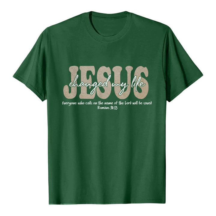 Christianartworkshop JESUS-Schriftzug in Schreibschrift hat mein Leben verändert (Römer 10,13) – Dreilagiges Premium-T-Shirt mit kurzen Ärmeln - Dunkelgrün - 2XL - image 6