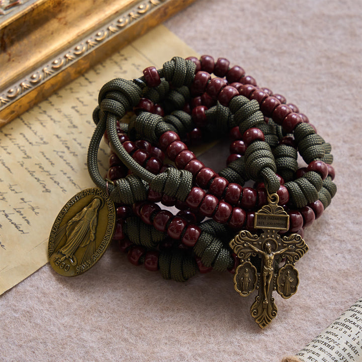 Christianartworkshop Rosenkranz aus 15 Dekaden Paracord, braunen Fassperlen, Wundermedaille, dreiteiligem Kruzifix - image 2