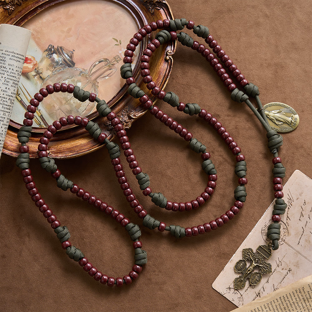 Christianartworkshop Rosenkranz aus 15 Dekaden Paracord, braunen Fassperlen, Wundermedaille, dreiteiligem Kruzifix - image 4
