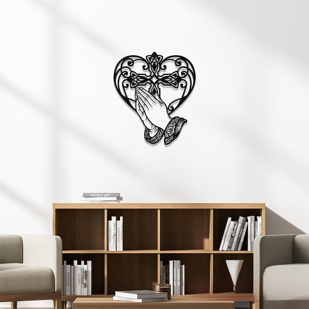 Christianartworkshop Herzförmiger Rahmen mit betenden Händen und Kreuz – Wanddekoration aus Metall: Zeitloses Symbol der heiligen, erlösenden Gnade - image 5