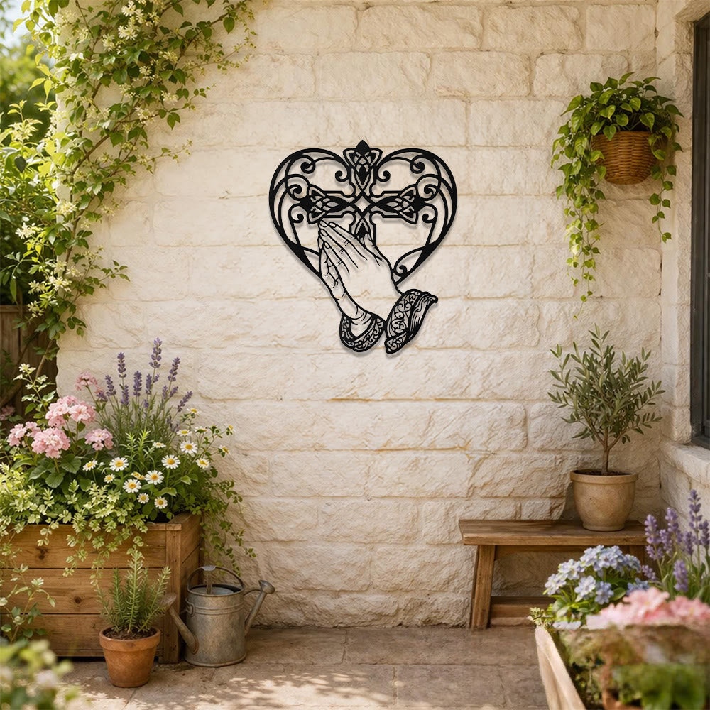 Christianartworkshop Herzförmiger Rahmen mit betenden Händen, gekreuzt – Wanddekoration aus Metall: Zeitloses Symbol der heiligen, erlösenden Gnade - image 3