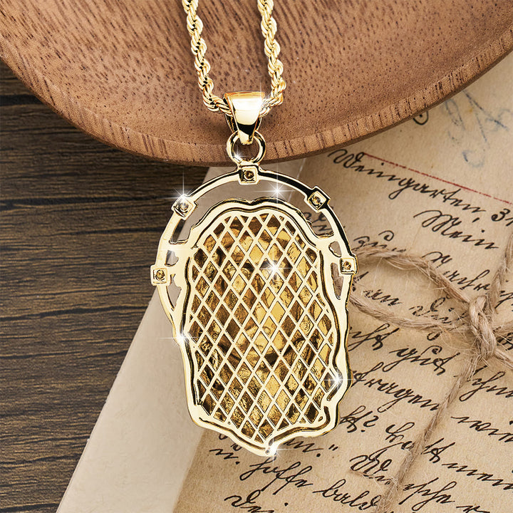 Christianartworkshop Ovaler Strass-Halo-Anhänger mit heiligem Antlitz, vielseitig kombinierbar mit Gliederkette: Zeitloses Symbol sanfter himmlischer Fürsorge - image 2