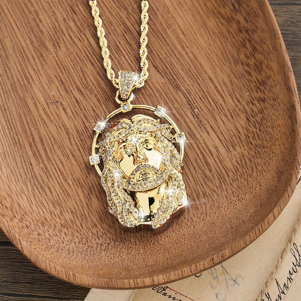 Christianartworkshop Ovaler Strass-Halo-Anhänger mit heiligem Antlitz, vielseitig kombinierbar mit Gliederkette: Zeitloses Symbol sanfter himmlischer Fürsorge - image 1