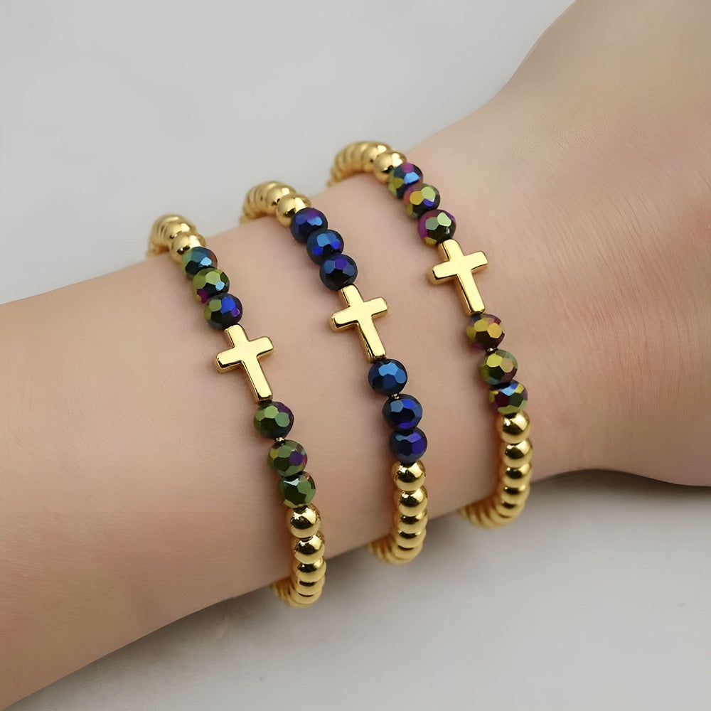 Christianartworkshop Dreiteiliges Armbandset im Bohème-Stil mit mehrfarbigen Perlen und Mini-Kreuz: Zeitloses Symbol sanfter himmlischer Fürsorge - image 1
