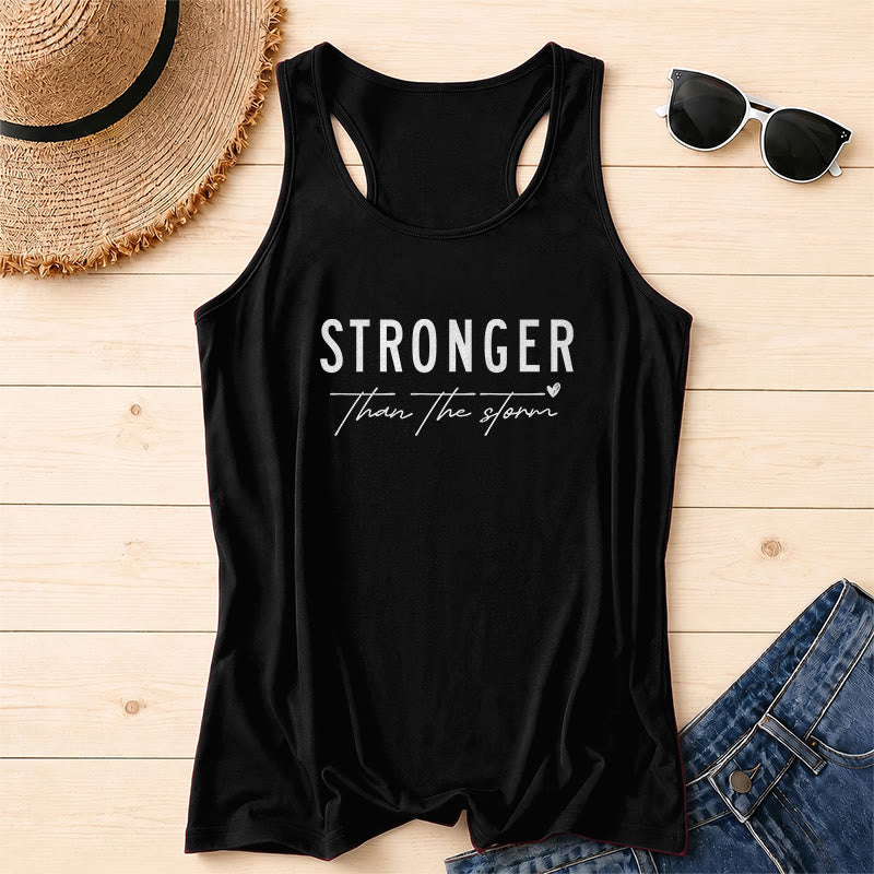 Christianartworkshop Tanktop mit großem, abgenutztem, fettem STRONGER-Schriftzug in Blockschrift, unterstrichenem Glaubensspruch in Schreibschrift und kleinem Herzakzent auf der Vorderseite - Schwarz - 2XL - image 4