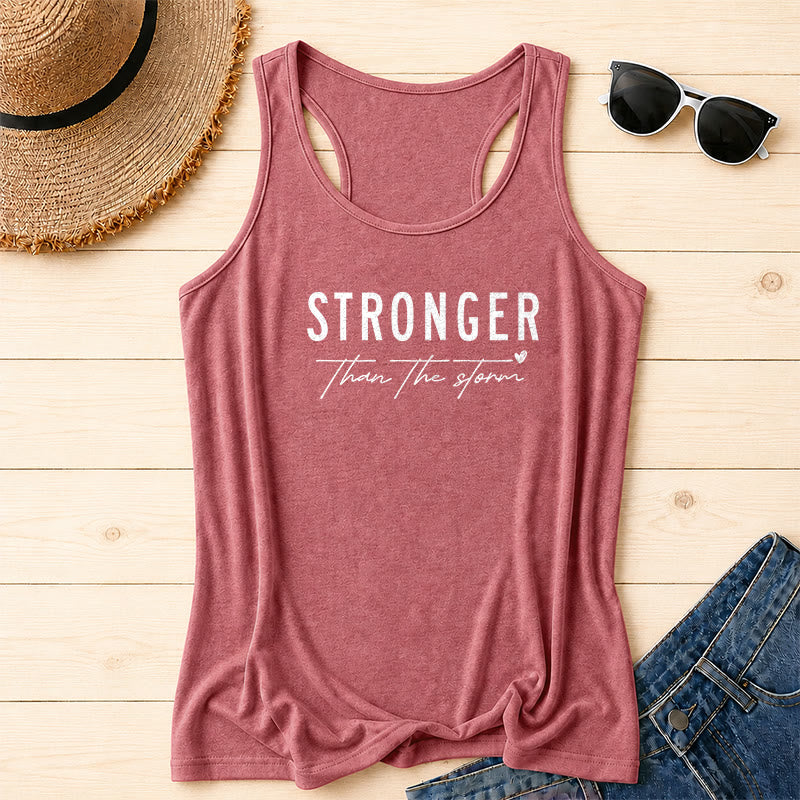 Christianartworkshop Tanktop mit großem, abgenutztem, fettem STRONGER-Schriftzug in Blockschrift, unterstrichenem Glaubensspruch in Schreibschrift und kleinem Herzakzent auf der Vorderseite - Rosa - 2XL - image 6