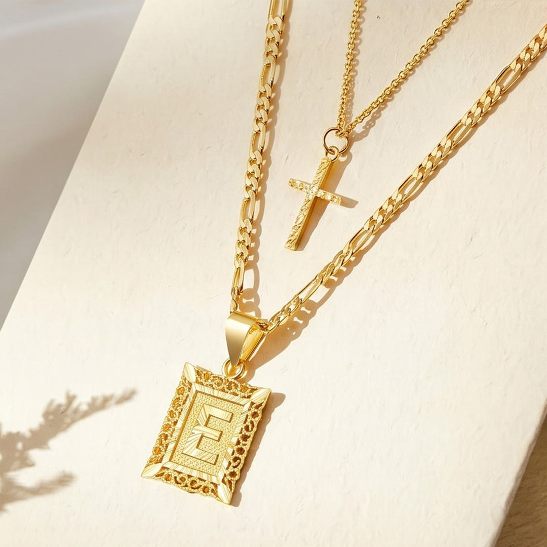 Christianartworkshop Zarte, stapelbare zweireihige Strasskreuz-Halskette mit Buchstabenanhänger (A bis Z) im Figaro-Stil: Zeitloses Symbol sanfter himmlischer Fürsorge - E - image 7